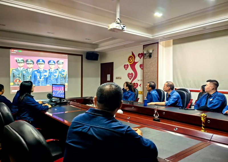  弘旭公司組織觀看九三閱兵式，激發(fā)愛國熱情(圖3)