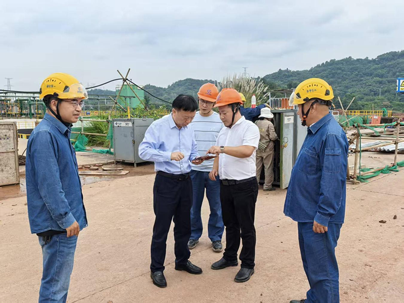 傅利才、郭春建到化工園區(qū)項(xiàng)目現(xiàn)場(chǎng)開(kāi)展節(jié)前安全檢查(圖4)